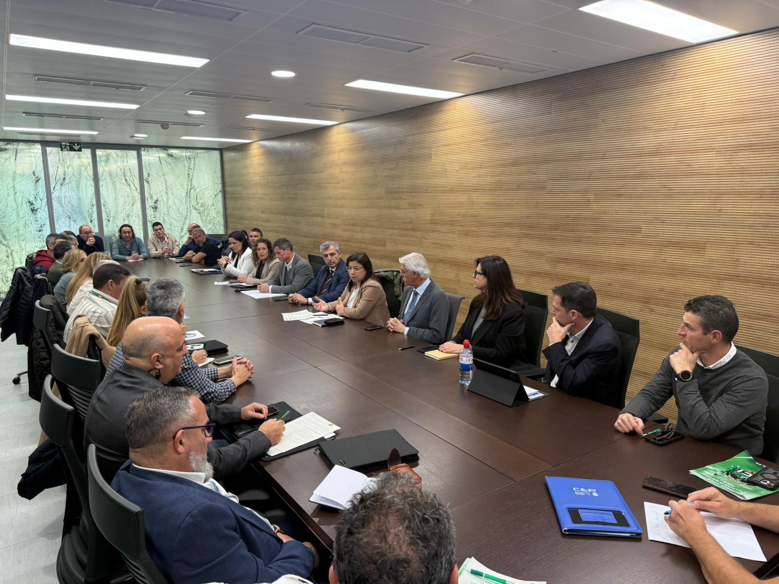 El PP traslada al Congreso las demandas de policías nacionales, guardias civiles y funcionarios de prisiones para reforzar la seguridad y las infraestructuras del Estado en Canarias